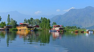 Hausboote auf dem Dal See - Jammu & Kashmir: Landschaft