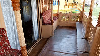 Hausboot mit Balkon - Jammu & Kashmir: Essen & Schlafen