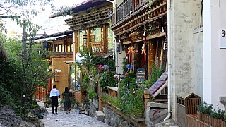 Seitengasse beim Guishan Tempel - S&uuml;d-Ost-Tibet: Sehensw&uuml;rdigkeiten