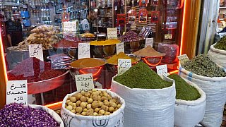 Vielfalt an Waren im gro&szlig;en Bazar von Taebris - Nord-Iran: Land und Leute