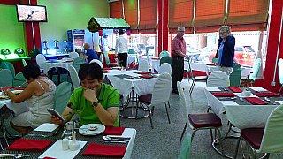 Fr&uuml;ht&uuml;cksrestaurant im Central Hotel - Zentral-Myanmar: Essen & Schlafen