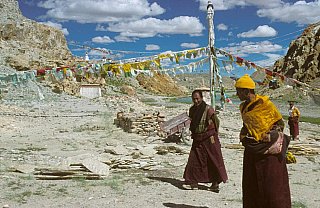1998 - M&ouml;nche in Thirtapuri - West-Tibet: Land und Leute