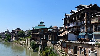 Altstadt von Srinagar am Jhelum Flu&szlig; - Jammu & Kashmir: Sehensw&uuml;rdigkeiten