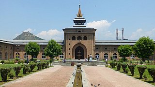 Innenhof der Jame Masjid - Jammu & Kashmir: Sehensw&uuml;rdigkeiten