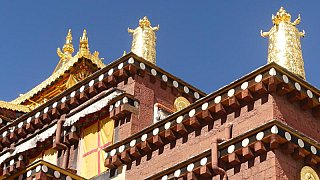 Die goldenen D&auml;cher des Ganden Sumtseling Klosters - S&uuml;d-Ost-Tibet: Sehensw&uuml;rdigkeiten