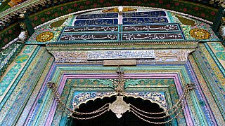 Eingangsbereich des Shah-e-Hamdan Tempels in der Altstadt von Srinagar - Jammu & Kashmir: Sehensw&uuml;rdigkeiten
