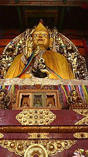 Gro&szlig;er Budda im Sumtseling Kloster - S&uuml;d-Ost-Tibet: Sehensw&uuml;rdigkeiten