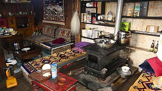 Blick in die gute Stube der tibetischen Familie - S&uuml;d-Ost-Tibet: Land und Leute