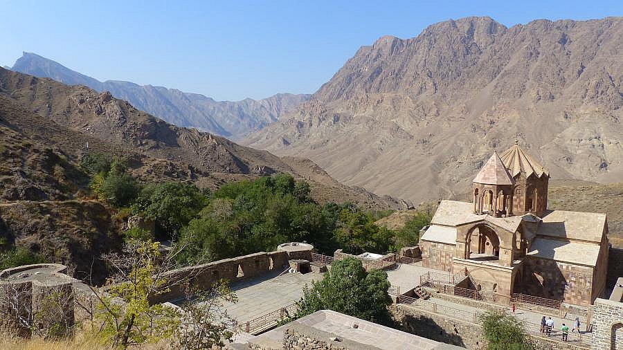 Blick &uuml;ber das St. Stephanus Kloster - Nord-Iran: Sehensw&uuml;rdigkeiten