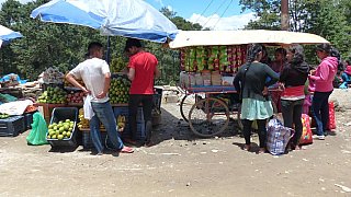 2015 - Marktstand im Dholakha Distrikt - Ost-Nepal: Land und Leute