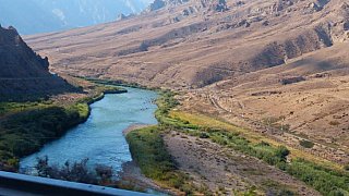 Idyllisches Aras-Flusstal - Nord-Iran: Landschaft