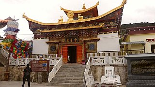 Feilei Kloster kurz vor Feilei Si - S&uuml;d-Ost-Tibet: Sehensw&uuml;rdigkeiten