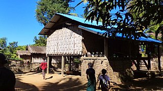 Chin-Dorf am Lay Myo Fluss - West-Myanmar: Land und Leute