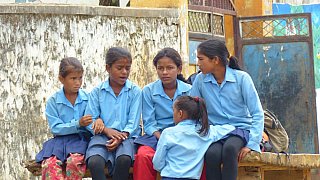 2015 - Schulkinder in Maina Pokhari - Ost-Nepal: Land und Leute