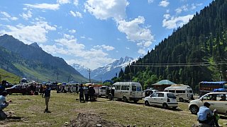Warteschlange vor dem Zoji La Pass - Jammu & Kashmir: Landschaft