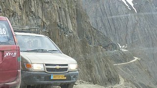 Schwierige Passage bei Gegenverkehr - Jammu & Kashmir: Landschaft