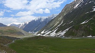 Fahrt auf dem Srinagar-Leh-Highway in Richtung Kargil - Jammu & Kashmir: Landschaft