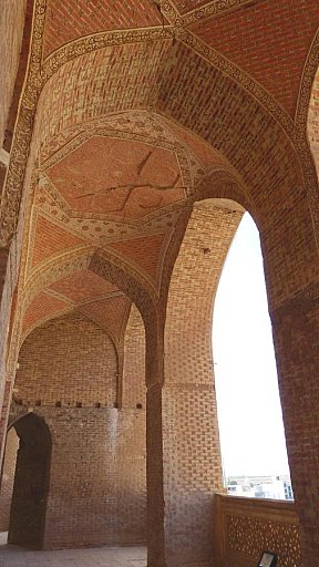 &Uuml;berw&ouml;lbter Rundgang des Oldjeitu-Mausoleum in Sultaniye - Nord-Iran: Sehensw&uuml;rdigkeiten