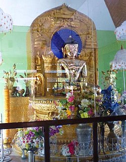 Sanda Muni Buddha im Bandoola Kloster in Mrauk U - West-Myanmar: Sehensw&uuml;rdigkeiten