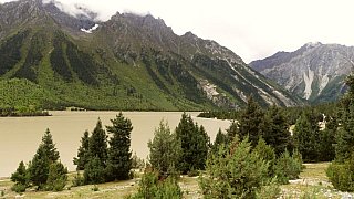 Westlicher Ausl&auml;ufer des Rawu Sees - S&uuml;d-Ost-Tibet: Landschaft