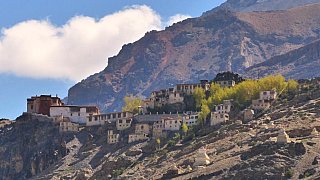 Kloster Stongde hoch am Berghang - Zanskar: Sehensw&uuml;rdigkeiten