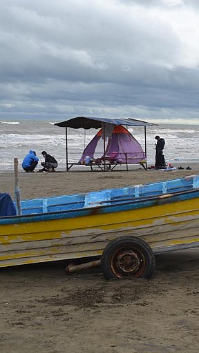 Zelten am Meeresstrand des Kaspischen Meeres - Nord-Iran: Land und Leute