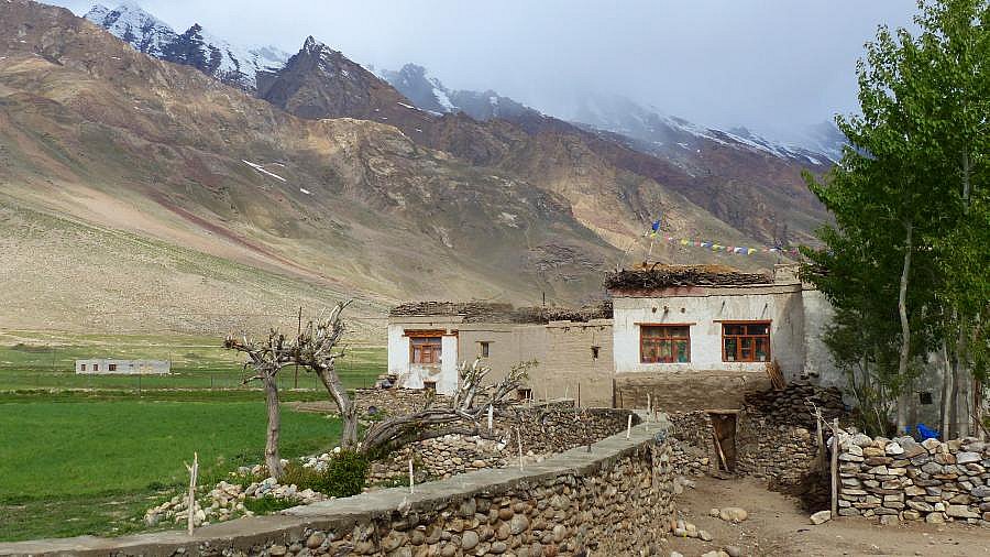 Haus ganz im alten tibetischen Stil im Dorf von Sani - Zanskar: Land und Leute