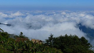 Morgentliche Wolken &uuml;ber dem Tal - West-Myanmar: Landschaft