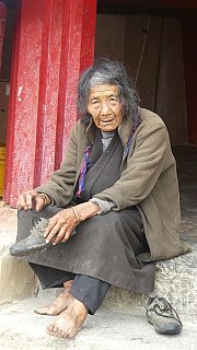 Tibeterin am Buchu Tempel - S&uuml;d-Ost-Tibet: Land und Leute