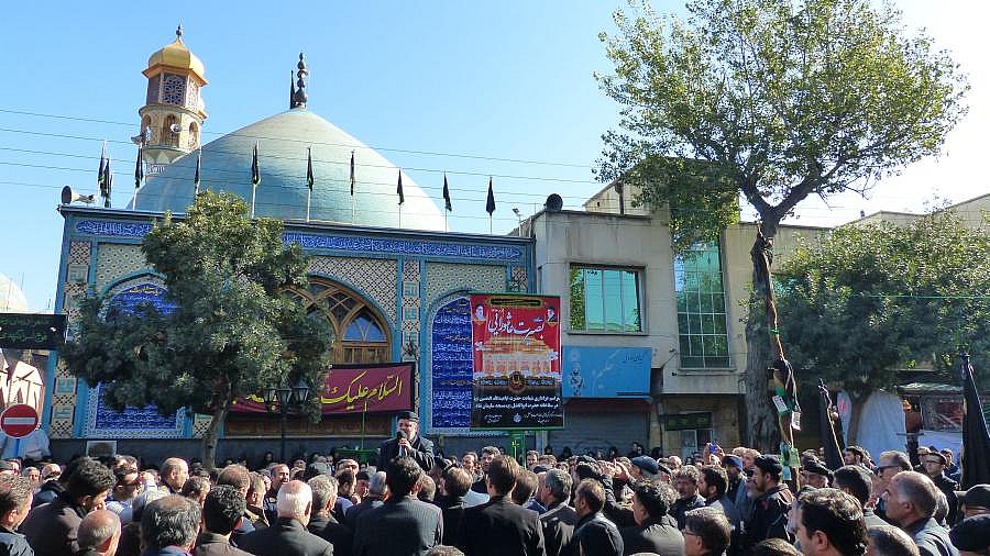 Prediger beim Ashoura-Festumzug - Nord-Iran: Land und Leute