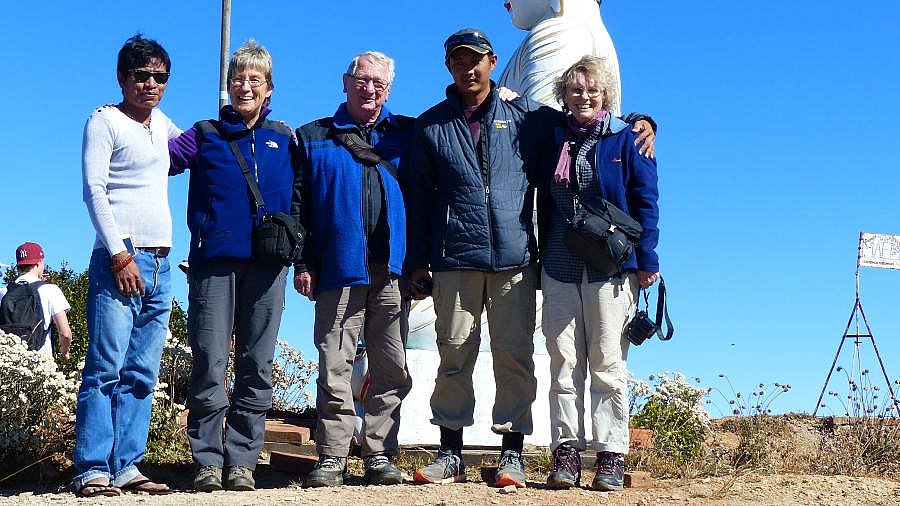 Gruppenfoto auf dem Mt. Victoria - Myanmar - Blog