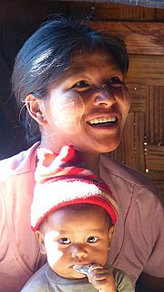 Chin-Dame mit Kind - West-Myanmar: Land und Leute