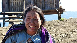 L&auml;chelnde Chin-Dame - West-Myanmar: Land und Leute