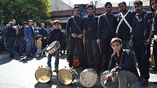 Musikkapelle auf dem Ashoura-Fest in Ardebil - Nord-Iran: Land und Leute
