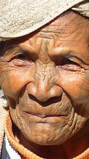 Chin-Dame mit Gesichtst&auml;towierung - West-Myanmar: Land und Leute