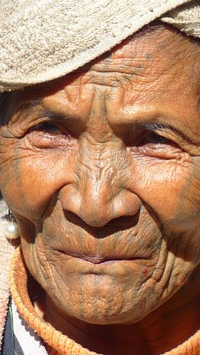 Chin-Dame mit Gesichtst&auml;towierung - West-Myanmar: Land und Leute