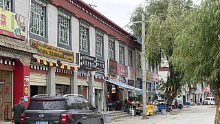 Stra&szlig;e in Samye - Zentral-Tibet: Sehensw&uuml;rdigkeiten
