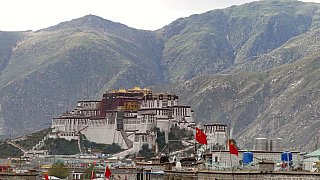 Blick auf den Potala Palast - Zentral-Tibet: Sehensw&uuml;rdigkeiten