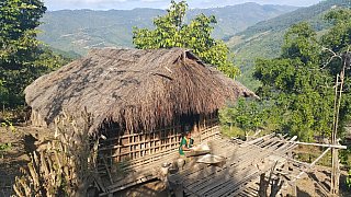 Chin-Haus mit Ausblick - West-Myanmar: Land und Leute
