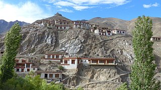 H&auml;user und M&ouml;nchsklausen rund um das Lamayuru Kloster - Ladakh: Sehensw&uuml;rdigkeiten
