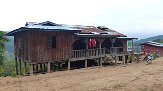 Chin-Haus im Dorf Pu Kun - West-Myanmar: Essen & Schlafen