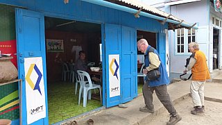 Restaurant an der Hauptstra&szlig;e in Mindat - West-Myanmar: Essen & Schlafen