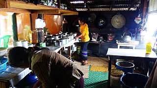 K&uuml;che im Restaurant in Mindat - West-Myanmar: Essen & Schlafen