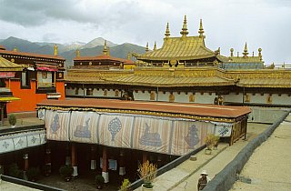 Vergoldetes Dach des Jokhang Tempels - Zentral-Tibet: Sehensw&uuml;rdigkeiten