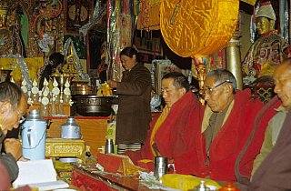 2006 - Puja im Yumu Lhakhang bei Tsetang - Zentral-Tibet: Land und Leute