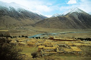 2006 - Blick auf das Reting Kloster - Zentral-Tibet: Landschaft