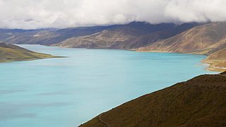 Blick auf den Yamdrok See - Zentral-Tibet: Landschaft