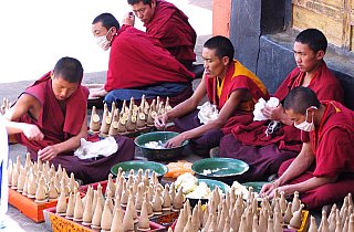 2006 - Butterteig-Skulpturen im Tashilunpo Kloster - Zentral-Tibet: Land und Leute