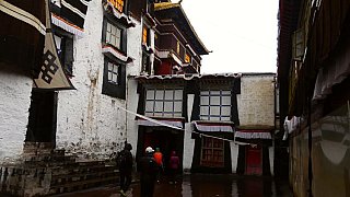 Innenhof im Tashilunpo Kloster - Zentral-Tibet: Sehensw&uuml;rdigkeiten