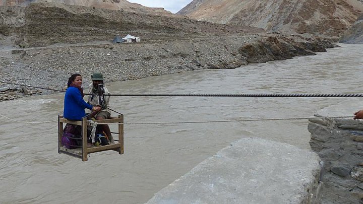 Cable Car &uuml;ber den Zanskar-Fluss - Ladakh: Land-und-Leute